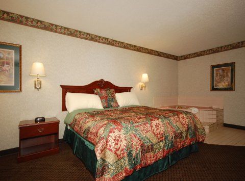 Days & By Wyndham Near Robins Afb 2*