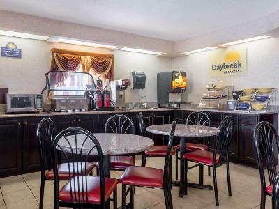 Hotel Days & By Wyndham Near Robins Afb