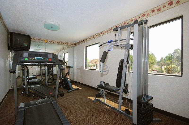 Days & By Wyndham Near Robins Afb Hotel 2*