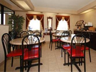Days & By Wyndham Near Robins Afb 2*