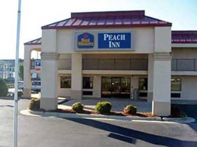 Days & By Wyndham Near Robins Afb 2*