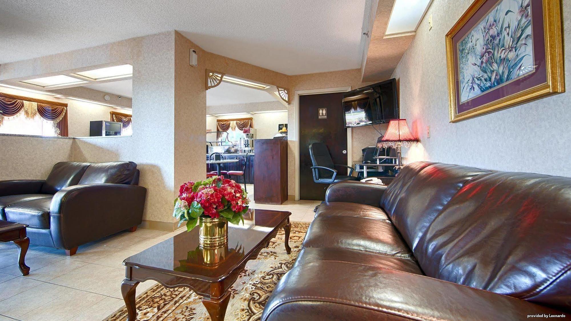Days & By Wyndham Near Robins Afb Hotel 2*