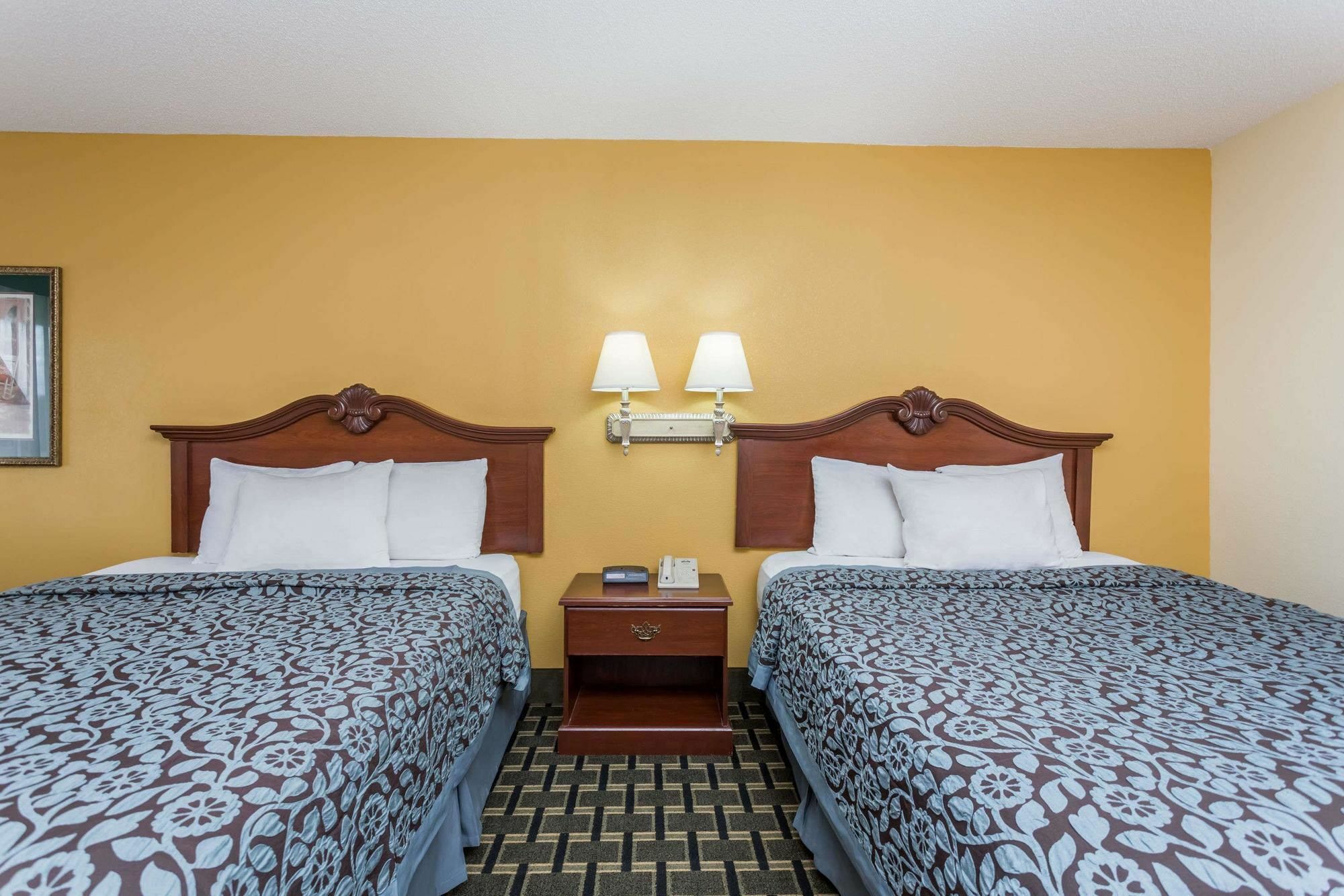 Hotel Days & By Wyndham Near Robins Afb