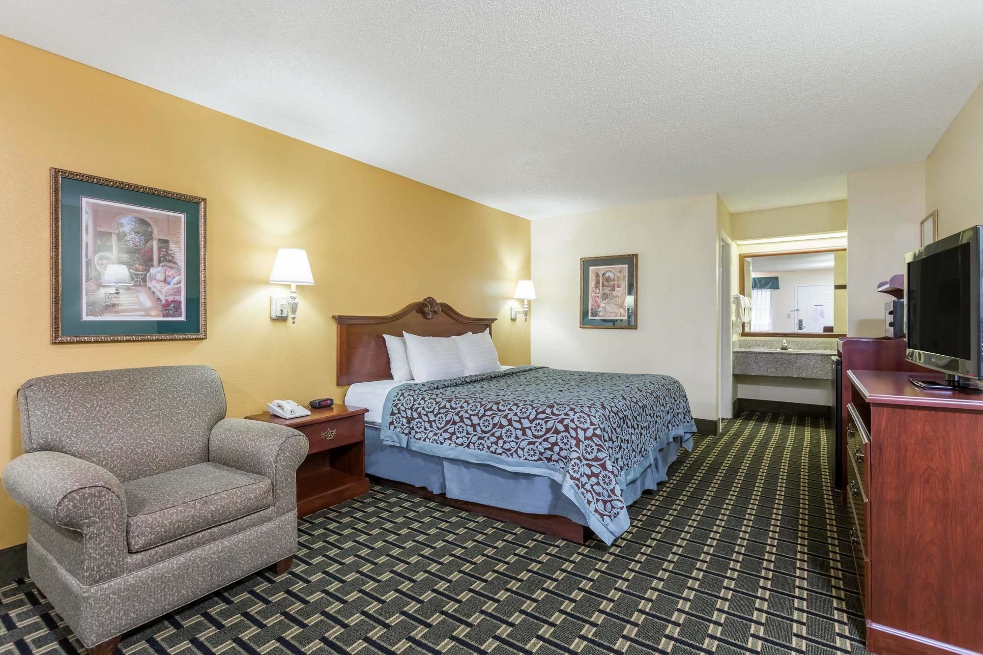 Days & By Wyndham Near Robins Afb Hotel Warner Robins