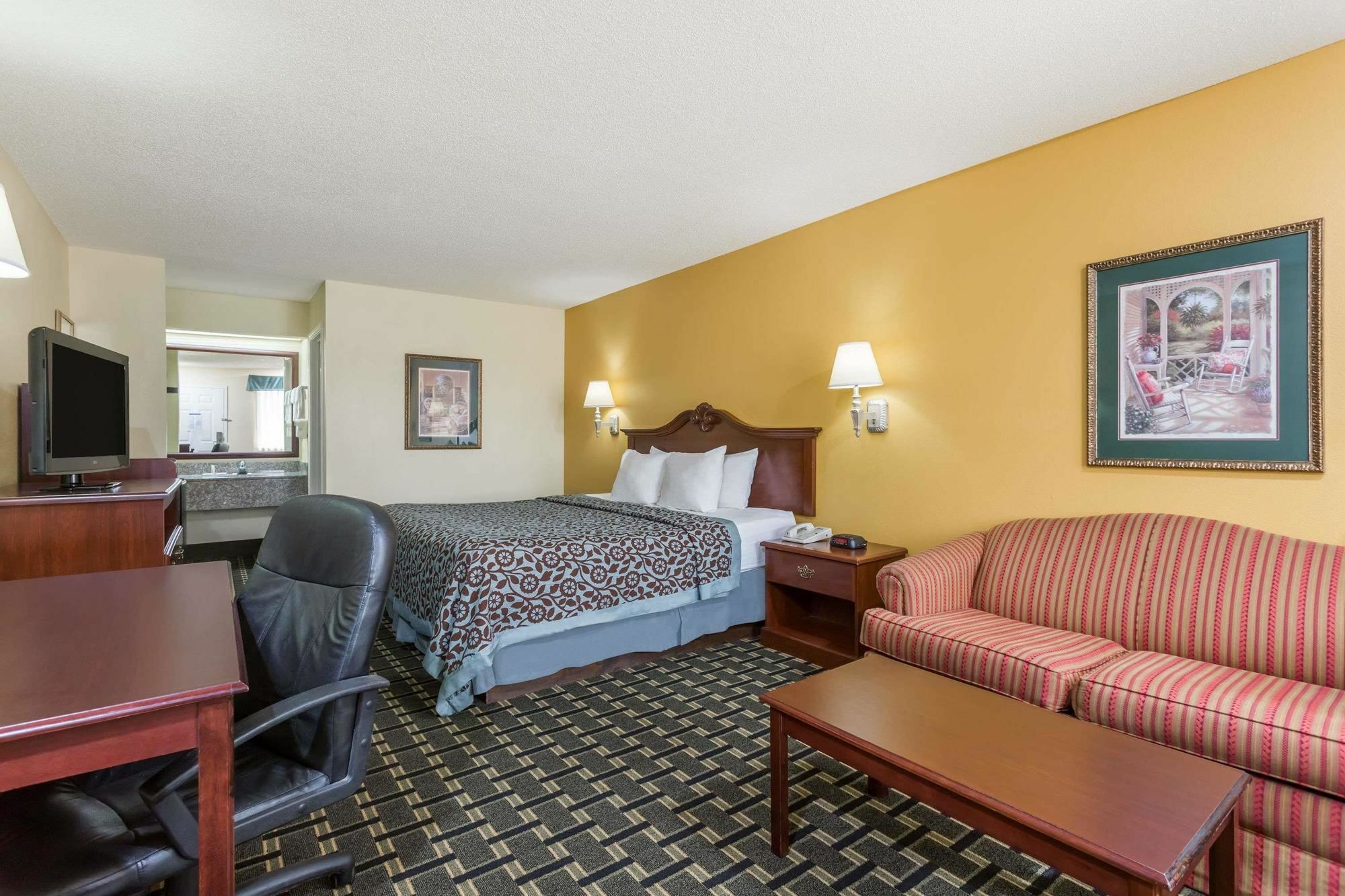 Hotel Days & By Wyndham Near Robins Afb