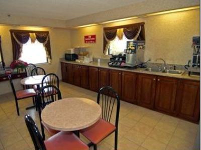 Days & By Wyndham Near Robins Afb 2*